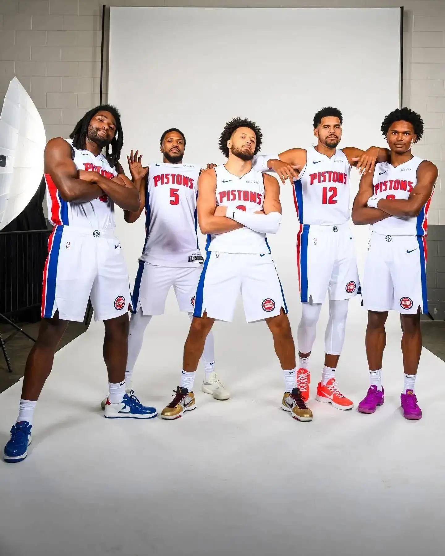 而是靠中距 而是靠中距